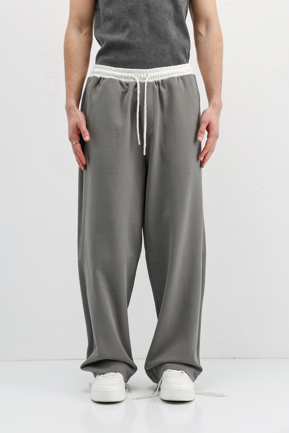Baggy-Fit Sweatpants V80-41