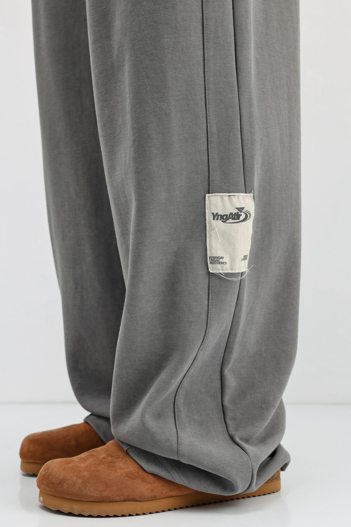 Baggy-Fit Sweatpants V80-43