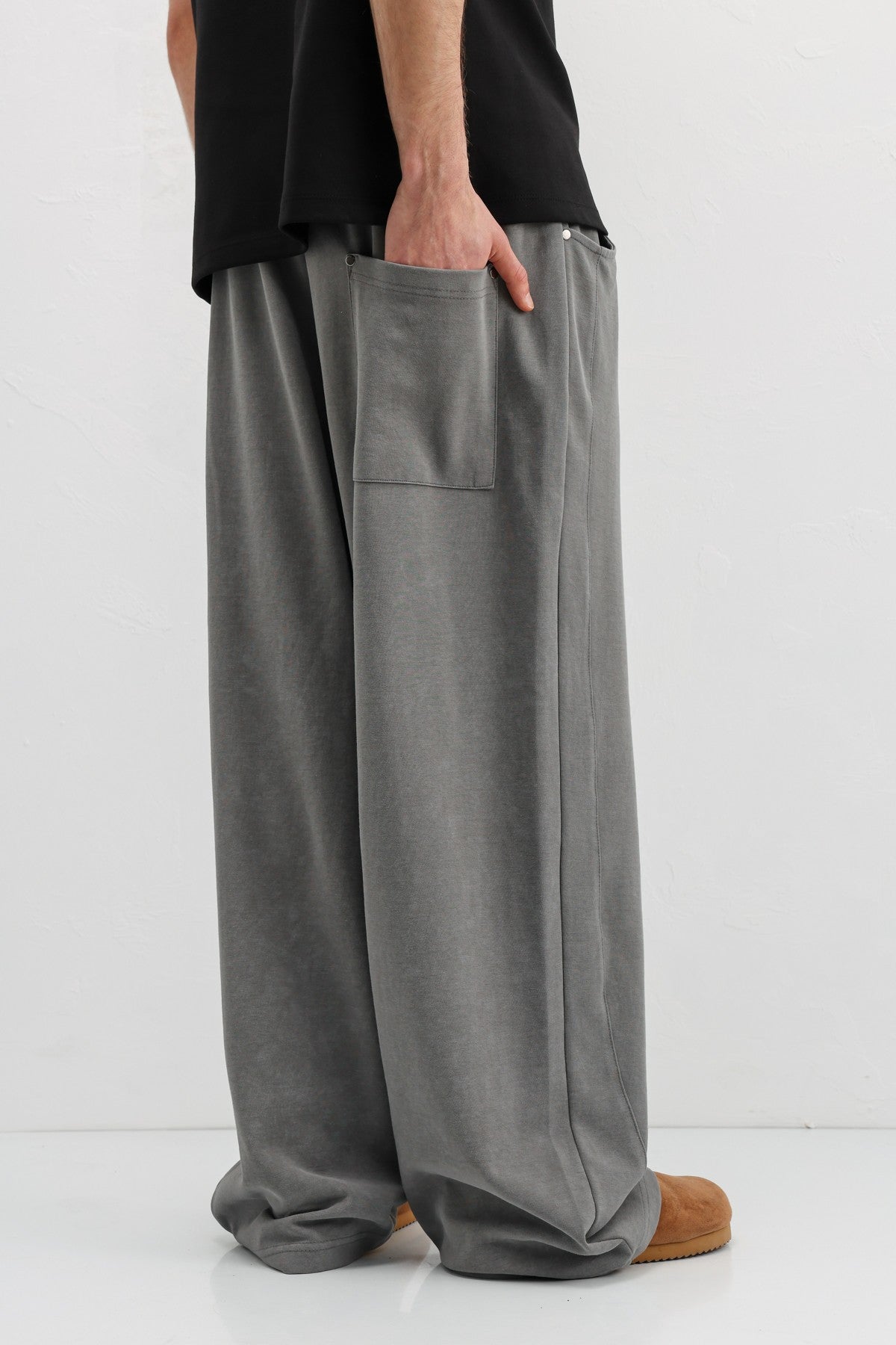 Baggy-Fit Sweatpants V80-43