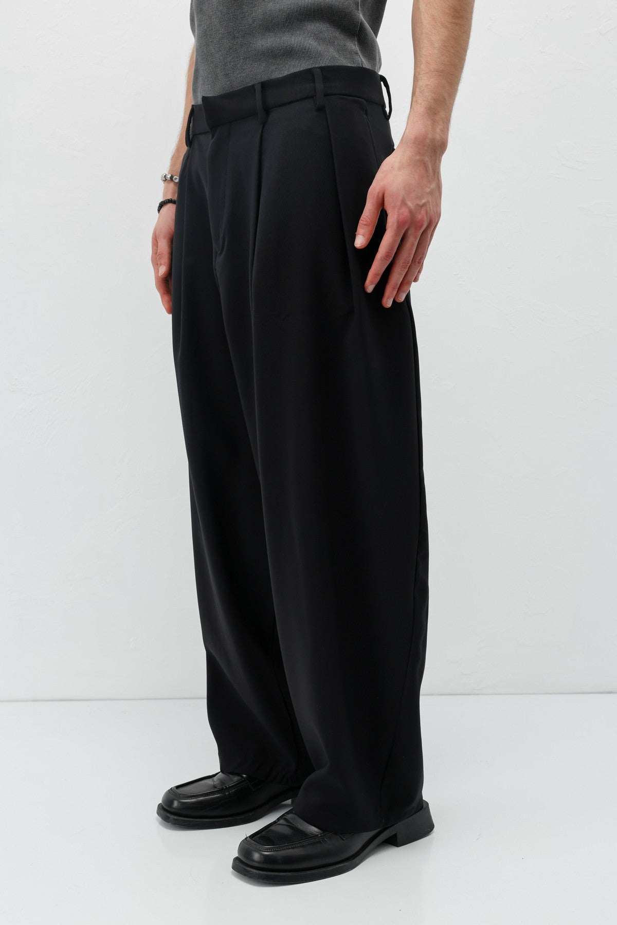 Barrel Fit Tailored Pants
