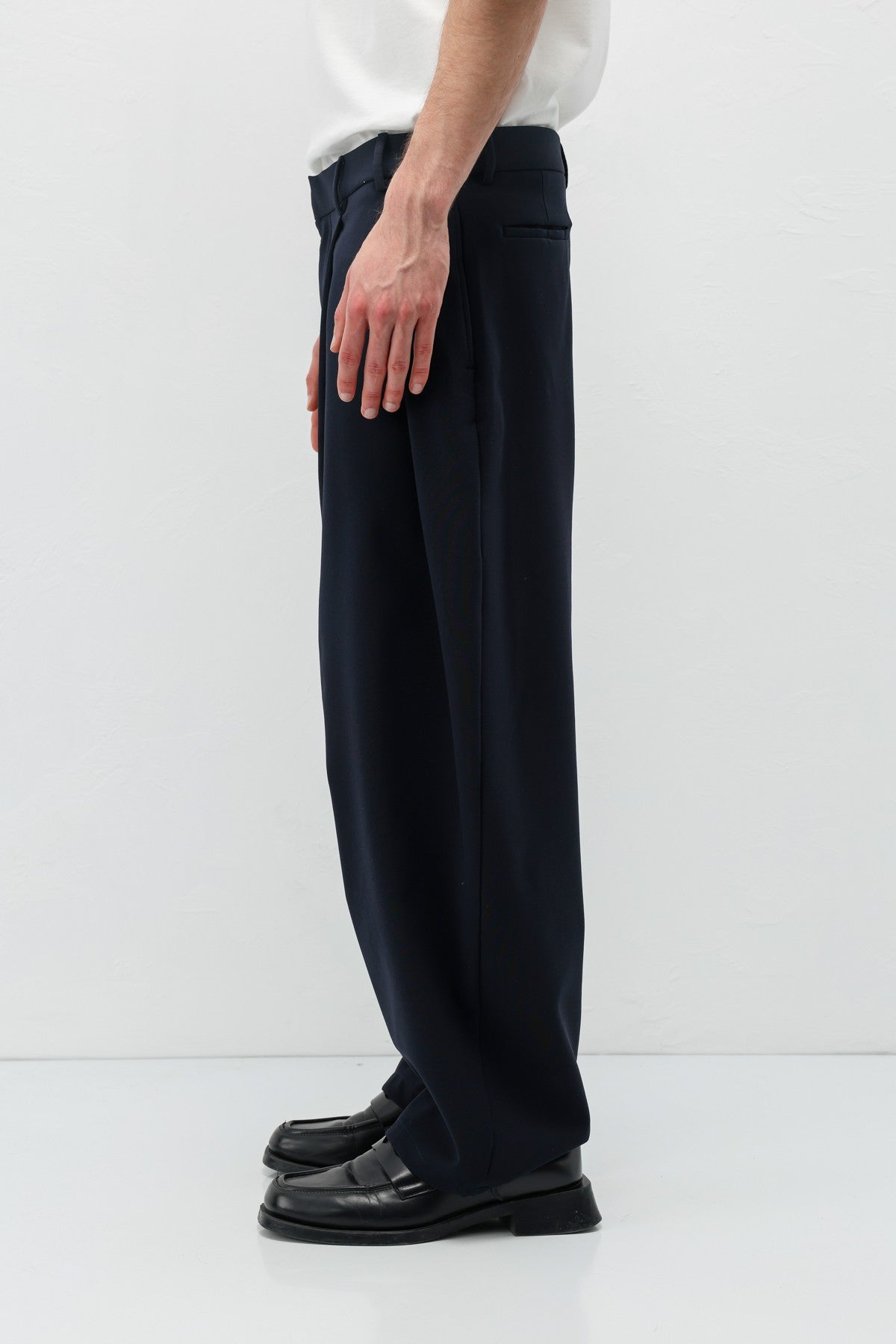 Barrel Fit Tailored Pants