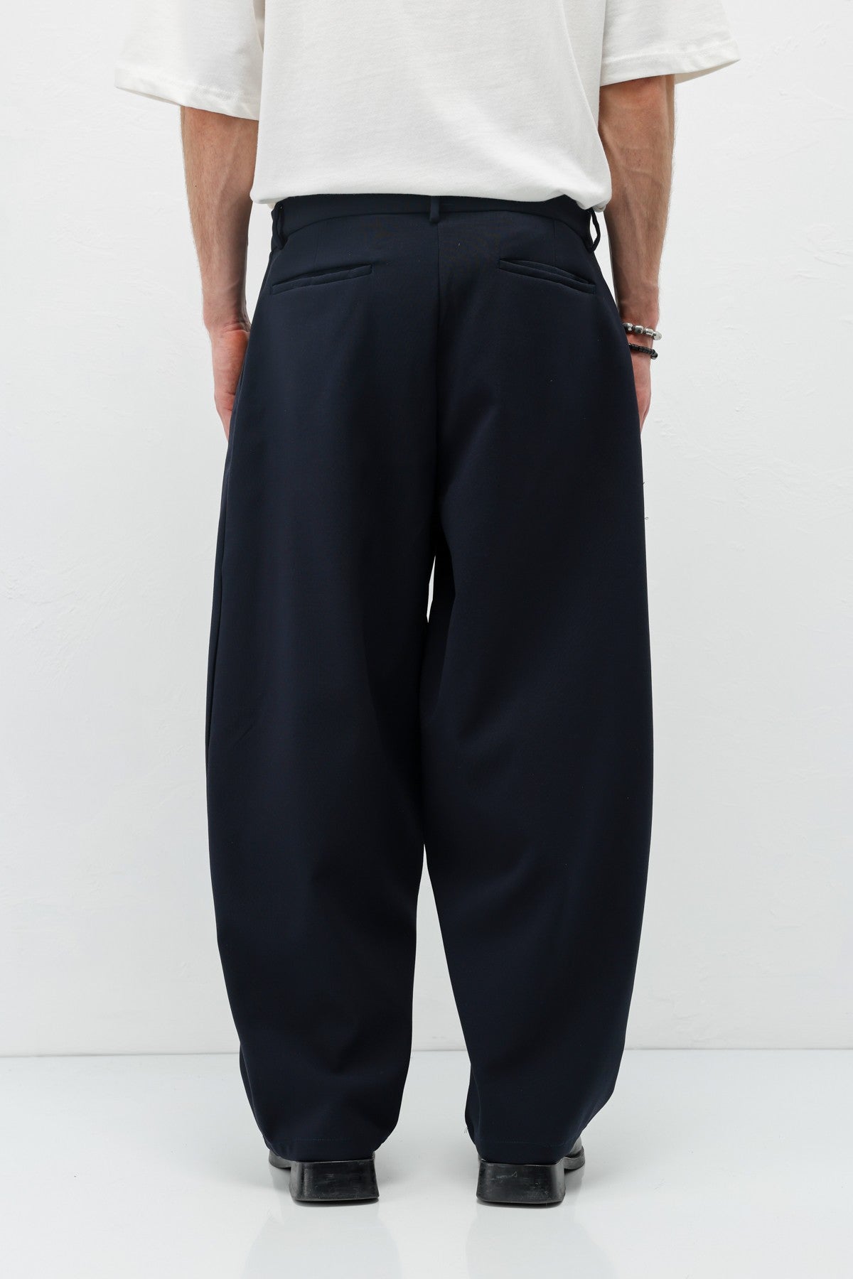 Barrel Fit Tailored Pants