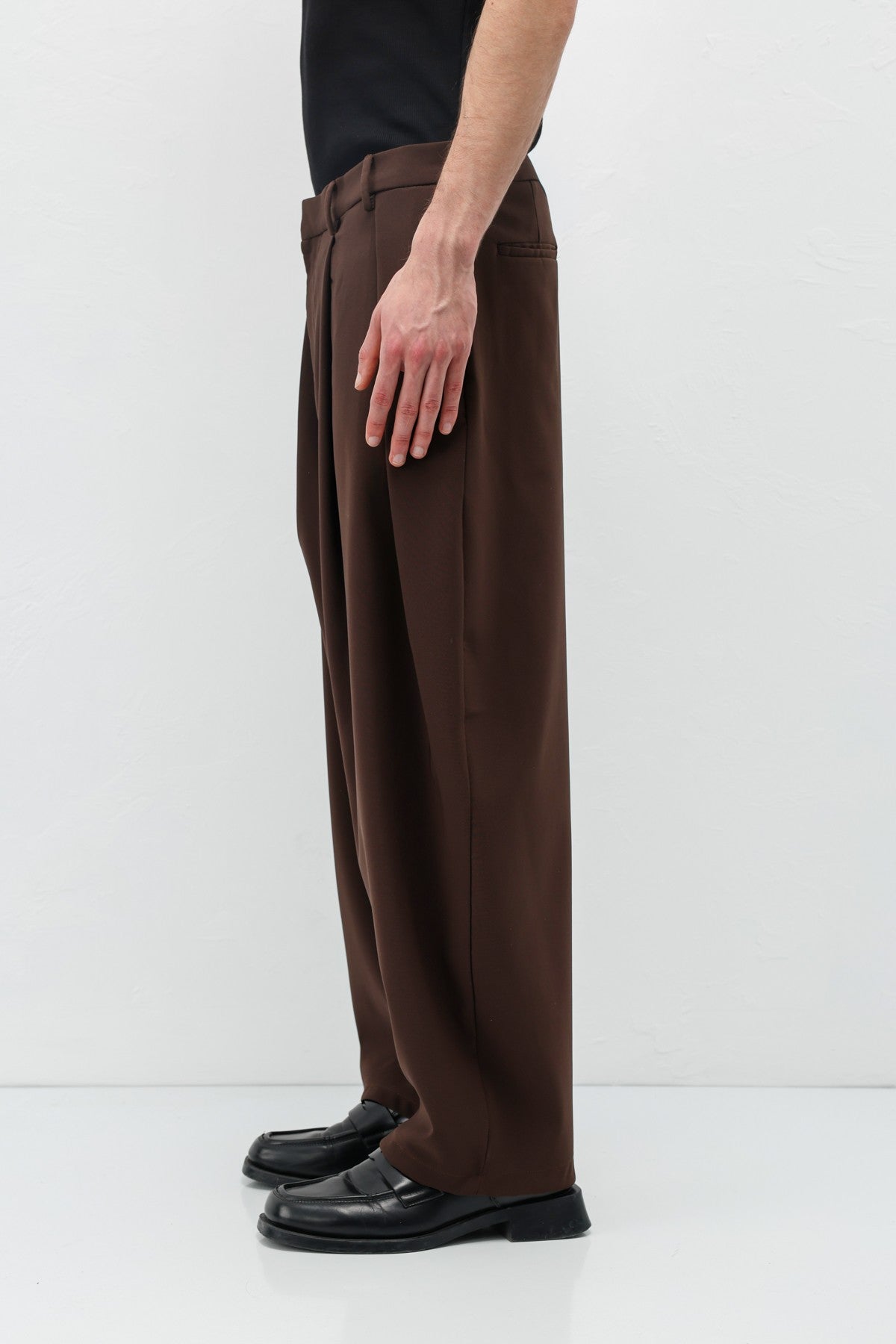 Barrel Fit Tailored Pants