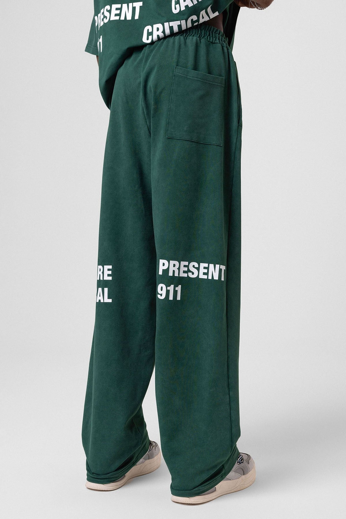 Oversized Sweatsuit Set with Back Print (Washed)