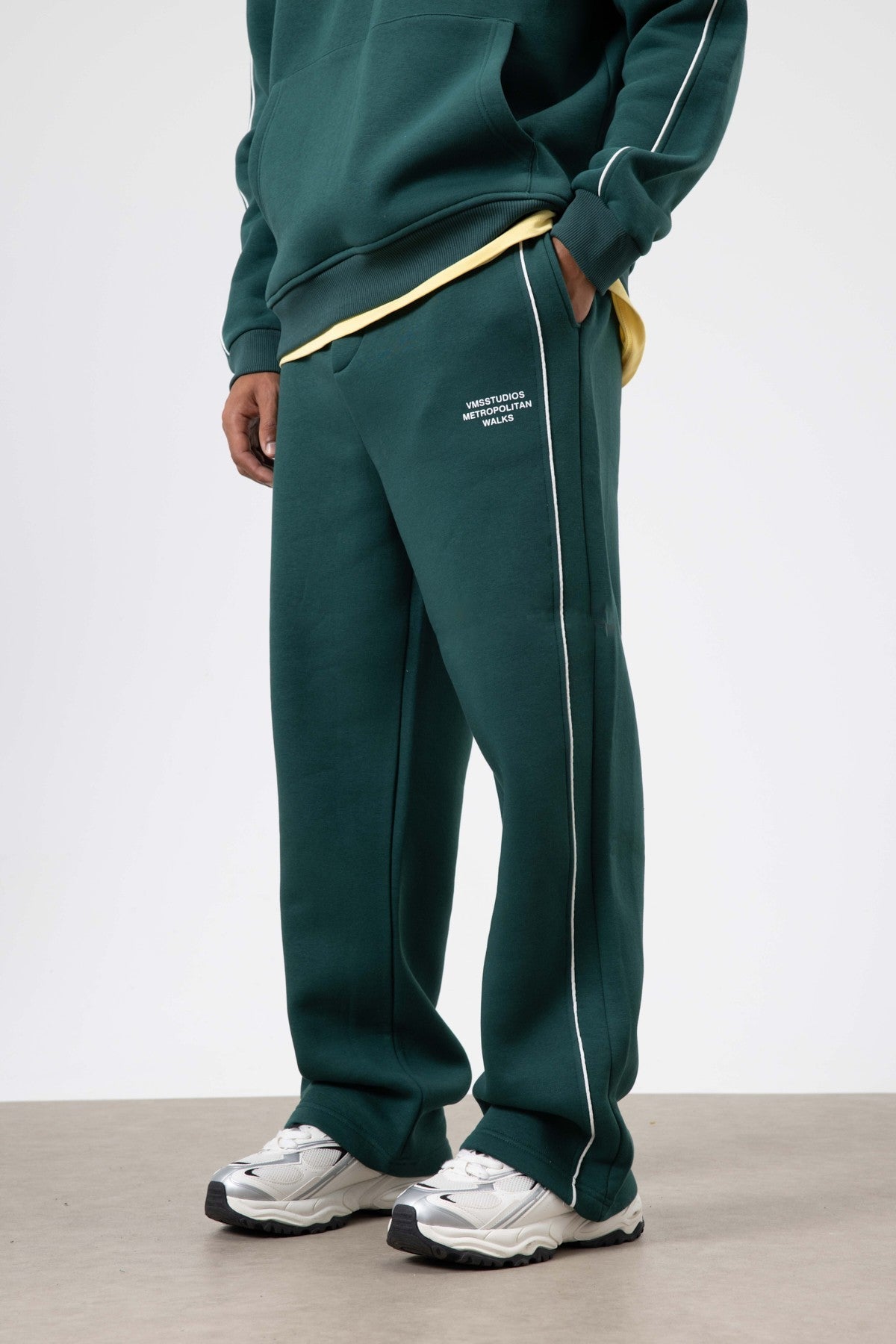 Oversized Sweatsuit Set with Striped Details V90-18