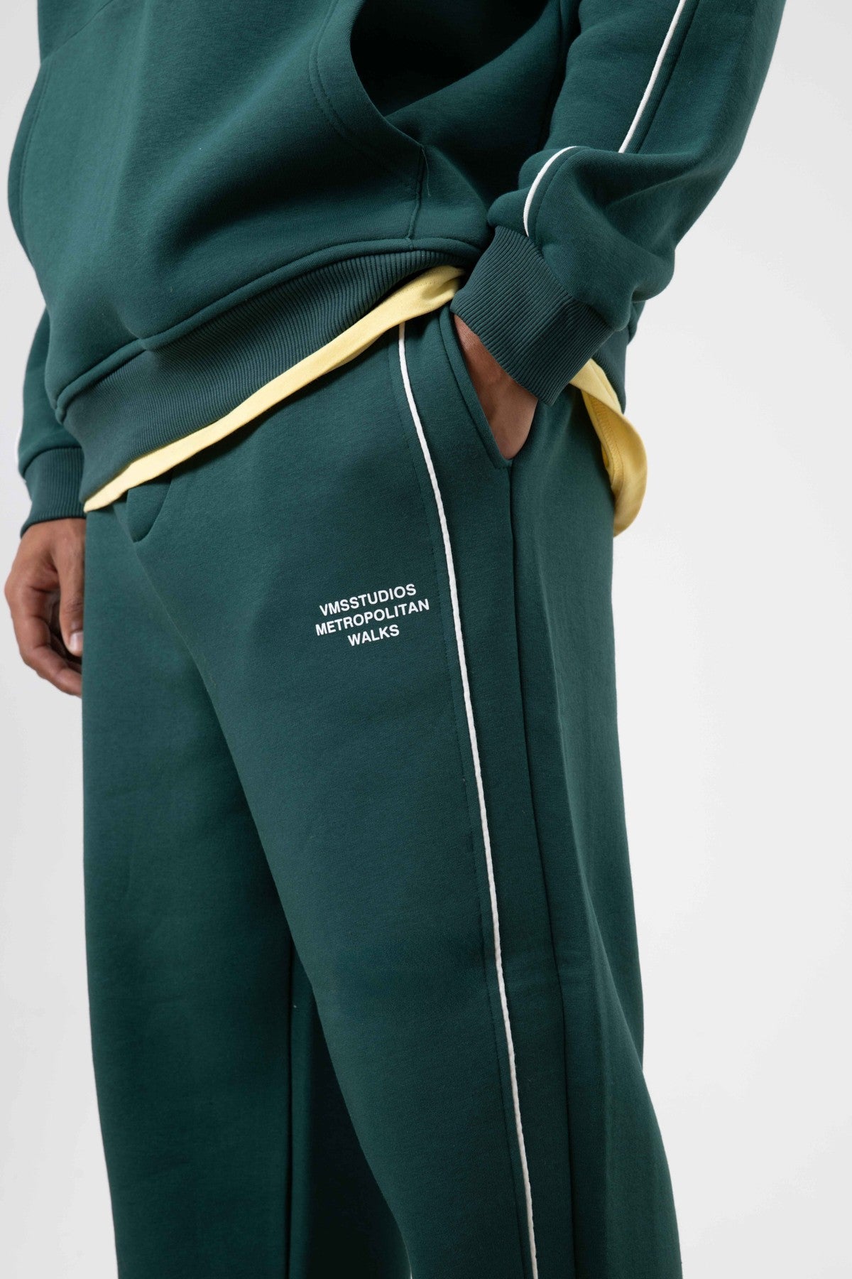 Oversized Sweatsuit Set with Striped Details V90-18